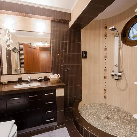Petrino Stone Haven With Panoramic Bridge View