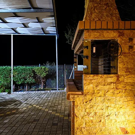 Petrino Stone Haven With Panoramic Bridge View